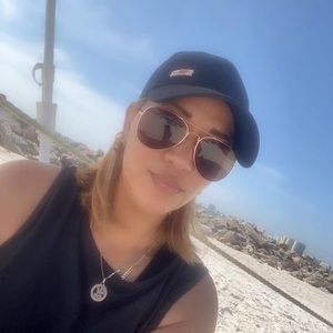 Meet your Posher, Yeney